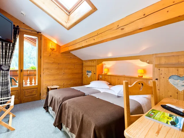 غرفة قياسية بسرير مزدوج، Hotel La Croix Saint Maurice 1/6