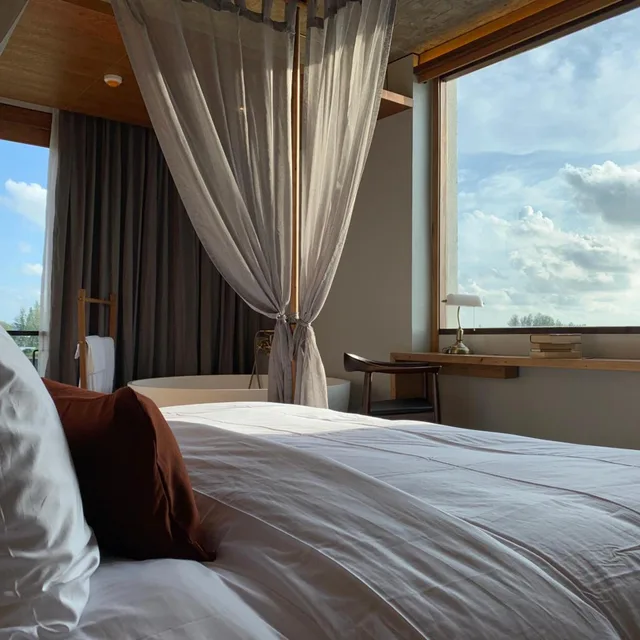 غرفة غراند ديلوكس بسرير كينج بحوض استحمام، Hotel Gahn - SHA Plus 3/10