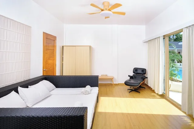 Deluxe, Suite, King Bed, Trundle Bed, Pool View, Sofa, Pool Access، Seapearl Of Alona 9/10