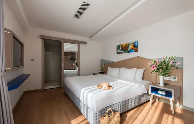 Senior, Twin Beds, City View, Balcony، Les Cham Hotel 1/1