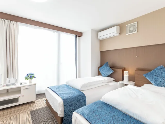 غرفة ثلاثية بسرير مزدوج وسريرين منفصلين في الطابق العلوي، Sakuragawa Riverside Hotel 3/10