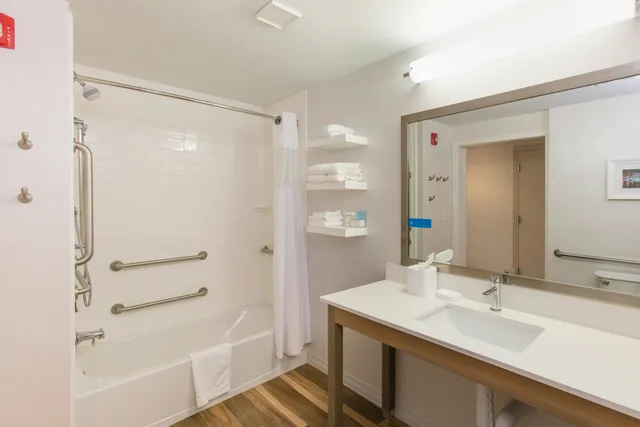 غرفة بسرير كينج لذوي الإعاقة، Hampton Inn Palatka 4/5