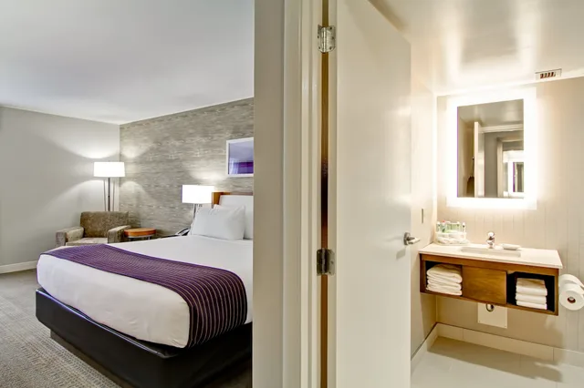 غرفة قياسية بسرير كينج لذوي الإعاقة، Holiday Inn Express Kamloops 4/5
