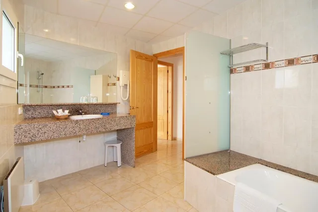 غرفة عائلية، Hotel Portbo 8/9