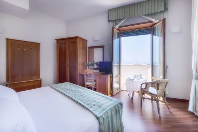 غرفة قياسية مفردة، Astura Palace 1/5