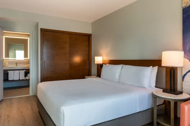 جناح بسرير كينج بغرفة نوم واحدة، Embassy Suites by Hilton Aruba Resort 1/3