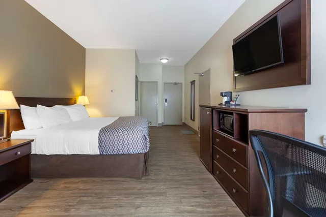 جناح بسرير كينج مع أريكة بجاكوزي، Best Western High Road Inn 2/4