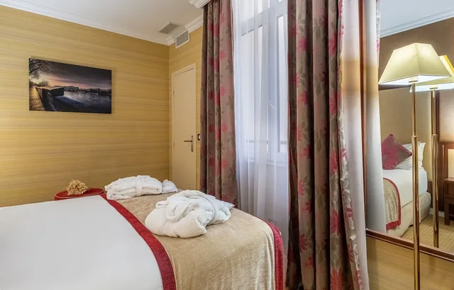 غرفة كومفورت بسريرين منفصلين بإطلالة على الفناء، Hotel Saint Honore 8/10