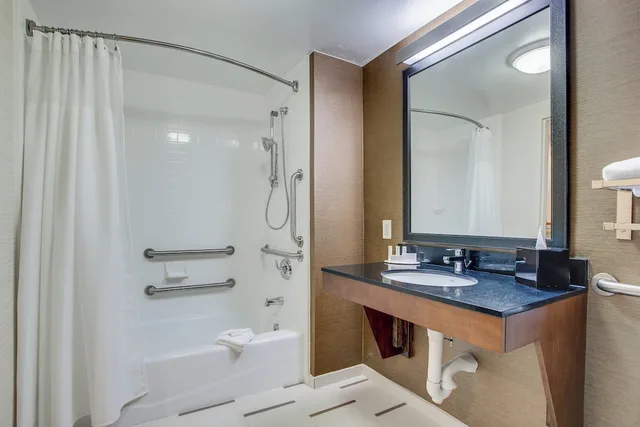 غرفة بسرير كوين، FAIRFIELD INN BY MARRIOTT BURLINGTON WILLISTON 8/10