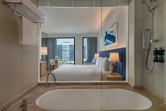 1 King Deluxe Plaza View Theme Park Access، Crowne Plaza Abu Dhabi Yas Island 8/8