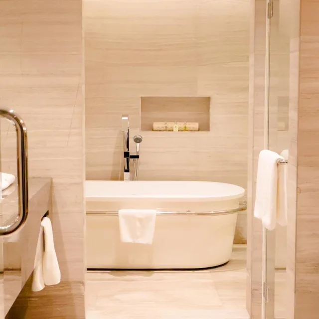 جناح، Hotel Grandis 3/5
