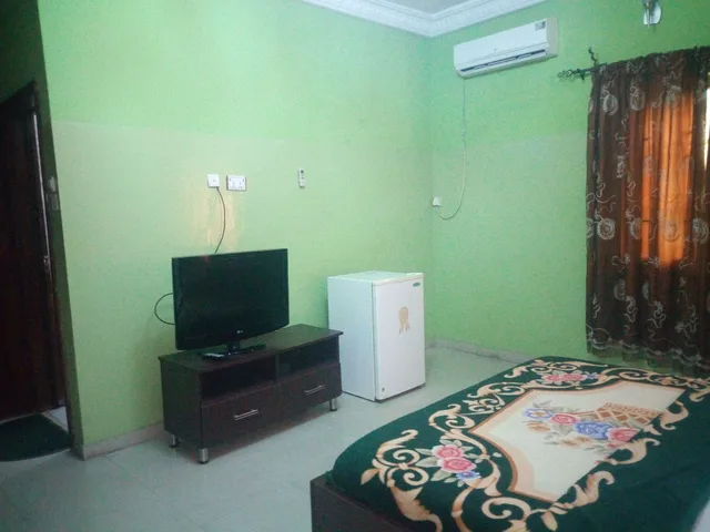 غرفة بسرير كينج وسرير كوين، Sylvia's Place 2/3