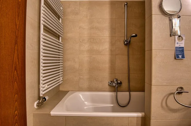 Room, Triple, Bathtub, Tisza Balneum Thermal Hotel 7/7