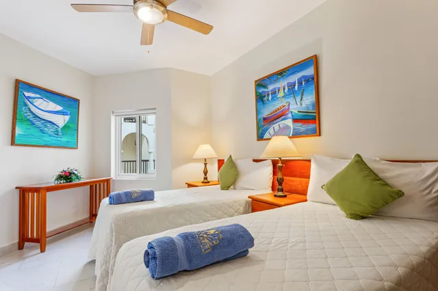 جناح بفراش فوتون وسريرين منفصلين بإطلالة على البحر بشرفة بغرفة نوم واحدة، SunBreeze Suites 4/6