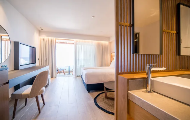 Dazzling Blue, Sea View، Akasha Beach Hotel and Spa 2/3