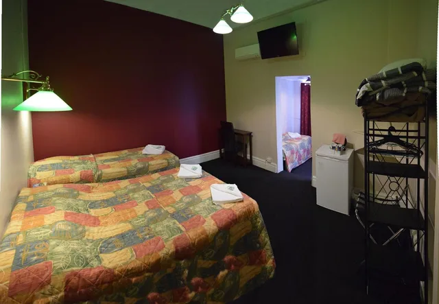 Renovated, Family، Palace Hotel Kalgoorlie 3/4