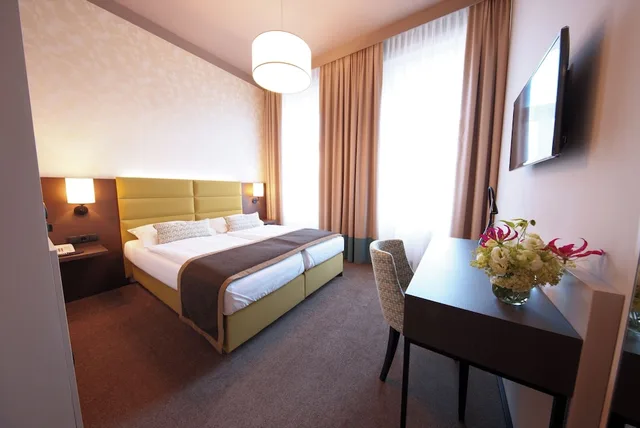غرفة كومفورت بسرير كوين، HOTEL DREI KRONEN VIENNA CITY 5/10