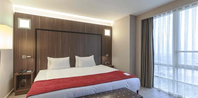 غرفة بسرير مزدوج بإطلالة على البحر، Ramada Encore by Wyndham Izmir 1/2