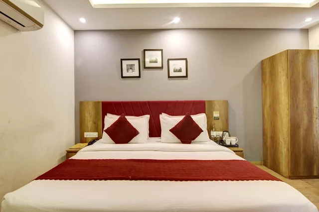 غرفة ديلوكس بسرير مزدوج، Saltstayz Hotel Huda City Center 1/10