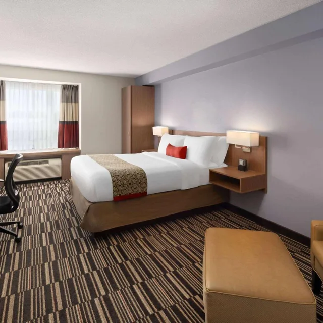 غرفة ديلوكس بسرير كينج وسرير كوين، Microtel Inn And Suites By Wyndham Kirkland Lake 4/6