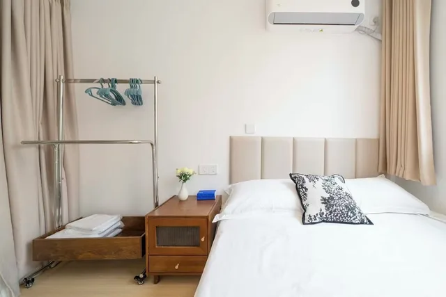 Go, Basic, Apartment, 2 Double Beds, Electronic Cigarette Only، Book and Bed-People's Square 1/10