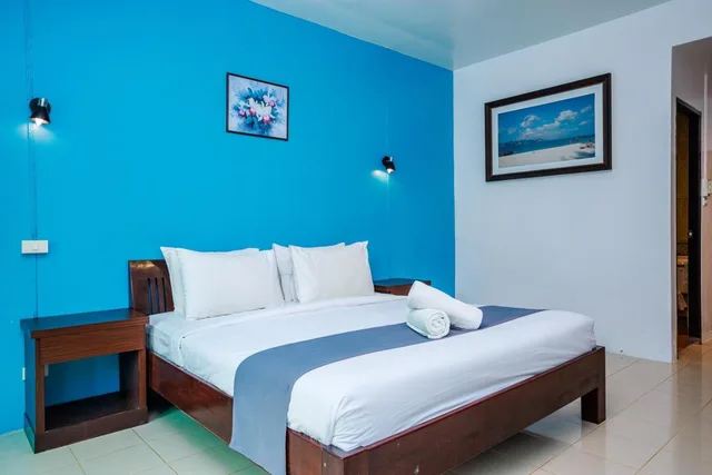 غرفة سوبيريور بسرير كينج بإطلالة على المسبح مع أريكة، Ao Nang Baan Suan Resort 4/7