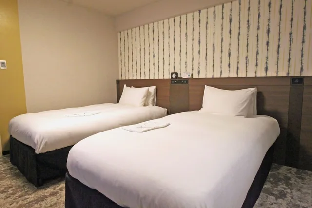 غرفة قياسية بسريرين منفصلين للمدخنين، Richmond Hotel Kochi 2/3