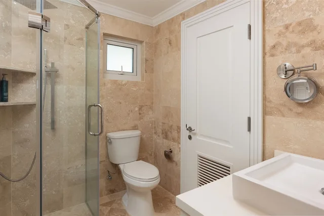 جناح استوديو بسرير كوين بإطلالة جزئية على البحر بمسبح خاص، The Crane Resort 2/2