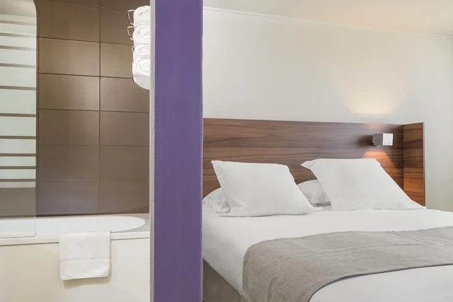 غرفة بسرير كوين، Terre de Provence Hotel and Spa 2/4