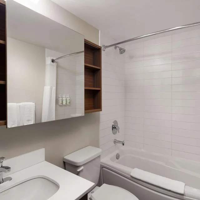 Deluxe, Suite, King Bed, Queen Bed, Microtel Inn And Suites By Wyndham Kirkland Lake 4/5