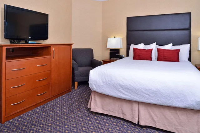 جناح عائلي كبير بسريرين كوين، Best Western Plus Regency Inn and Conference Centre 2/5