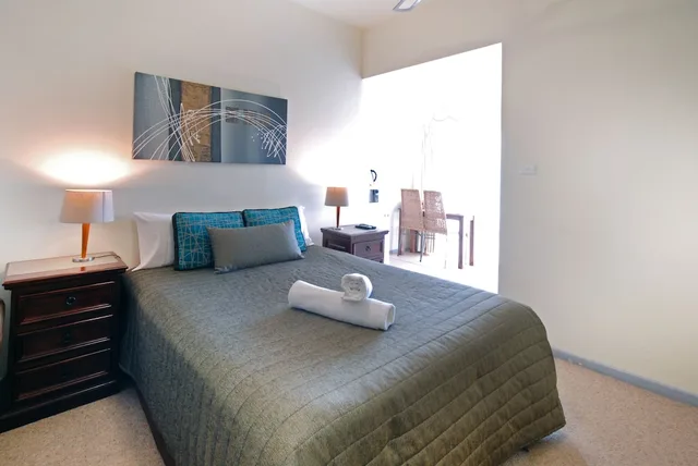غرفة بسرير كوين بإطلالة على النهر، Riverview Boutique Motel 3/4