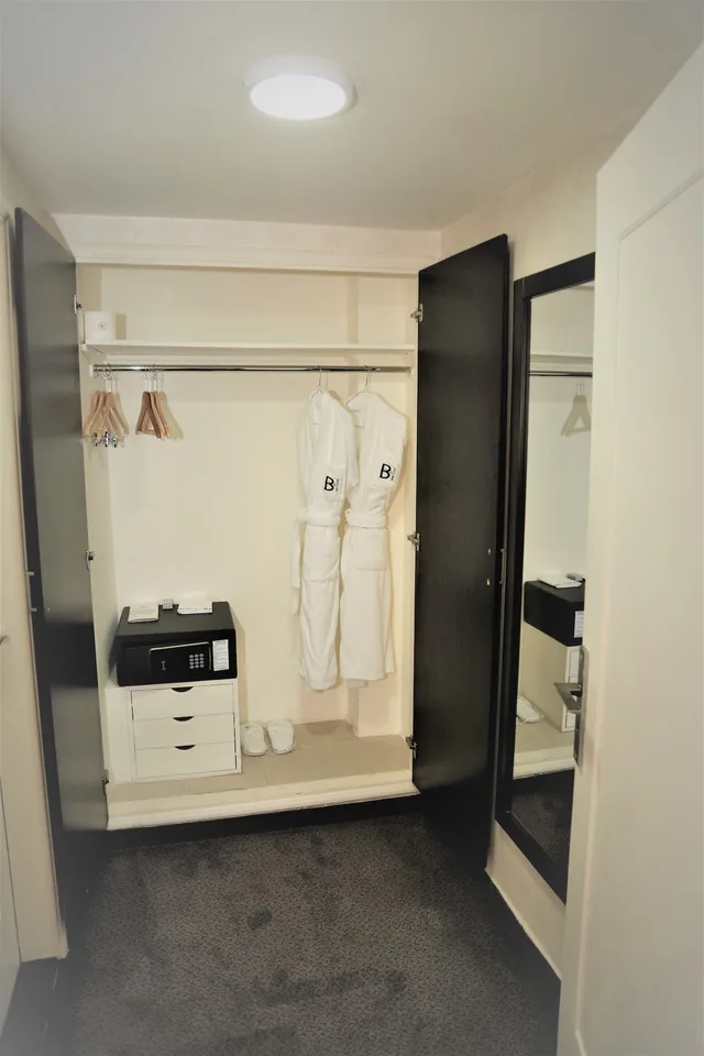 جناح تنفيذي بسرير كينج بإطلالة على المدينة مع أريكة، Beverly Hotel, Beirut 5/6