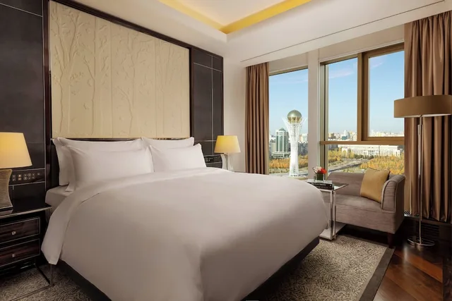 غرفة كلوب بسرير كينج بإطلالة على المدينة، THE RITZ-CARLTON ASTANA 4/7