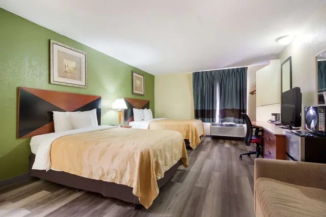 غرفة بسريرين مزدوجين، Quality Inn Baytown - Houston East 1/3