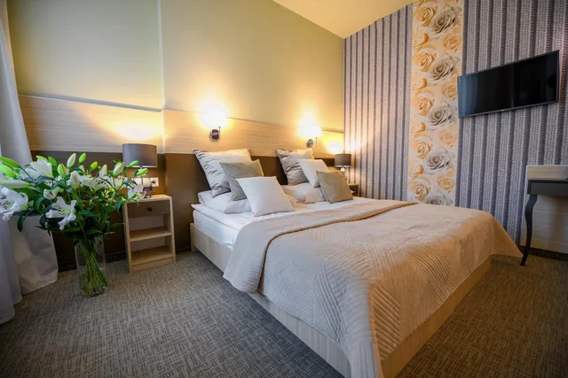 غرفة بسرير مزدوج بحمام خاص، HOTEL KAZIMIERZ III 6/10