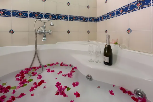 Deluxe, Suite, Sea View, Jetted Tub, Nikos Takis Fashion Hotel 2/2
