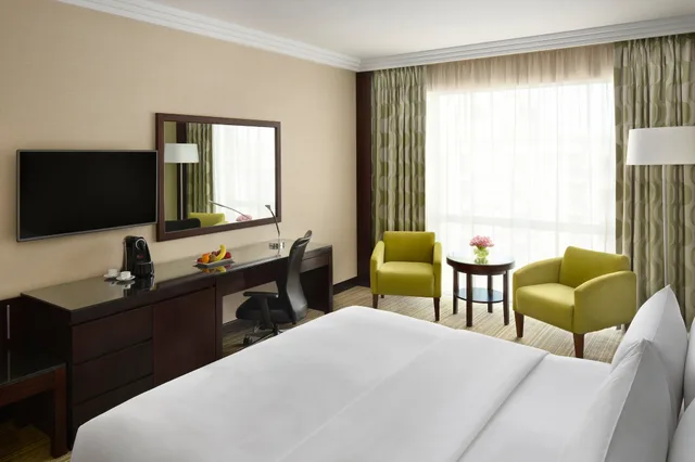 جناح جونيور بسرير كينج، فندق كراون بلازا جدة(Crowne Plaza Jeddah) 2/2