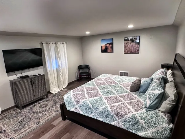 كوخ عائلي بسرير كينج بإطلالة على الفناء مع أريكة بمطبخ، Soap Lake Resort, a Dazzler Select by Wyndham 1/2
