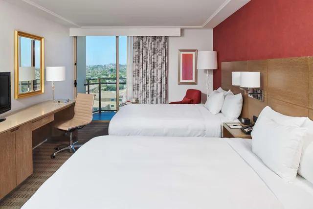 Room, 2 Double Beds, Executive Level، Doubletree By Hilton Torrance South Bay 1/4