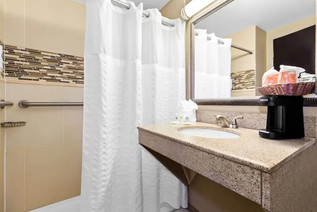 جناح بسرير مزدوج لذوي الإعاقة، Comfort Suites Lumberton North 7/7