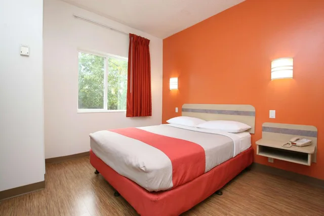 غرفة بسرير كوين، Motel6 Colchester VT - Burlington 4/10