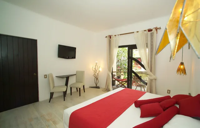 غرفة ديلوكس بسرير كينج بإطلالة على المسبح، Hotel Kinbe 8/10
