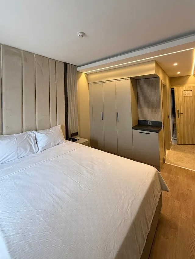غرفة عائلية بسرير مزدوج وسرير فردي بإطلالة على المدينة بشرفة بـ3 غرف نوم، Hotel Kayalar 1/10