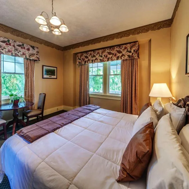 Room, King Bed, River View, The Shawnee Inn And Golf Resort 1/10