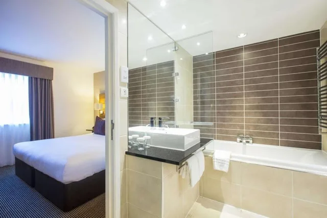 غرفة بسرير كينج لذوي الإعاقة، DoubleTree by Hilton Hotel & Spa Chester 10/10