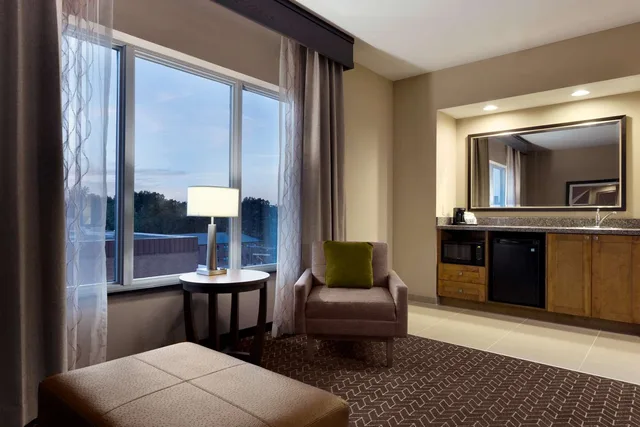 جناح استوديو بسرير كينج مع أريكة لذوي الإعاقة، Hampton Inn & Suites Clayton/St Louis-Galleria Area 1/3