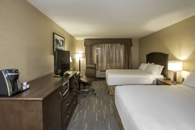 جناح بسريرين كوين بشرفة بغرفة نوم واحدة، HOLIDAY INN LETHBRIDGE 3/10