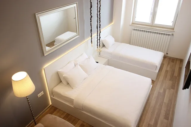 Deluxe, 1 Queen and 1 Single Bed, City View, Sofa, Maxela Apartments 6/6