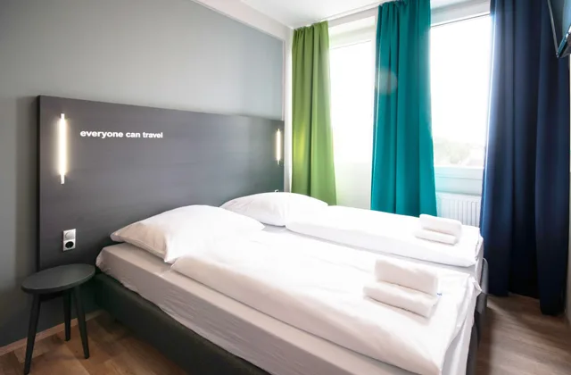 غرفة بسريرين منفصلين، a&o Bremen Hauptbahnhof 1/5